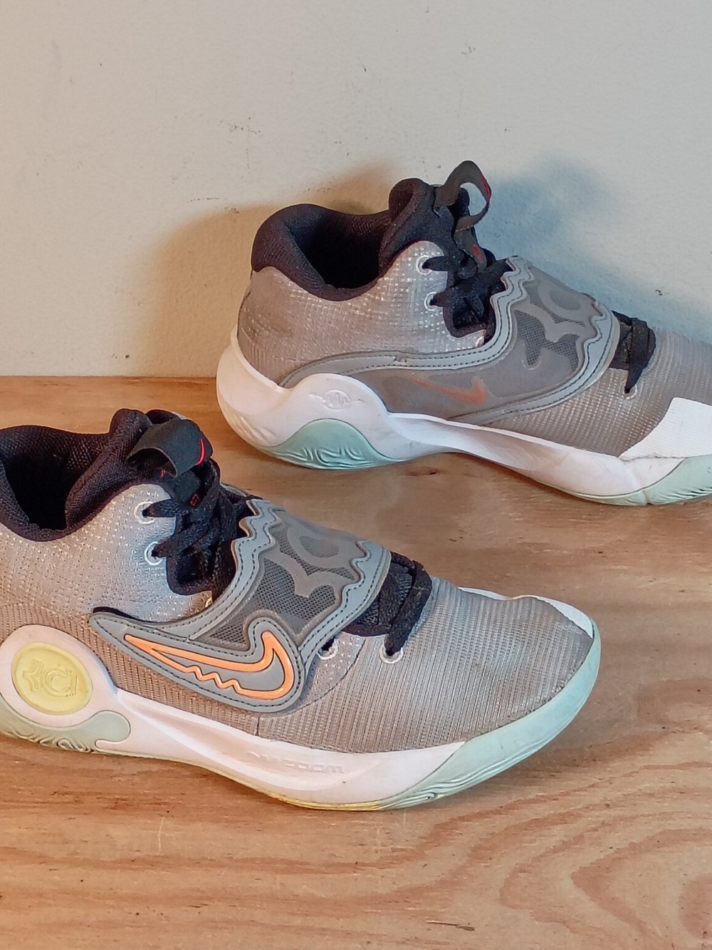 Nike KD Trey 5 X Men's Size 9.5 Basketball Shoes Grey Orange DD9538-009